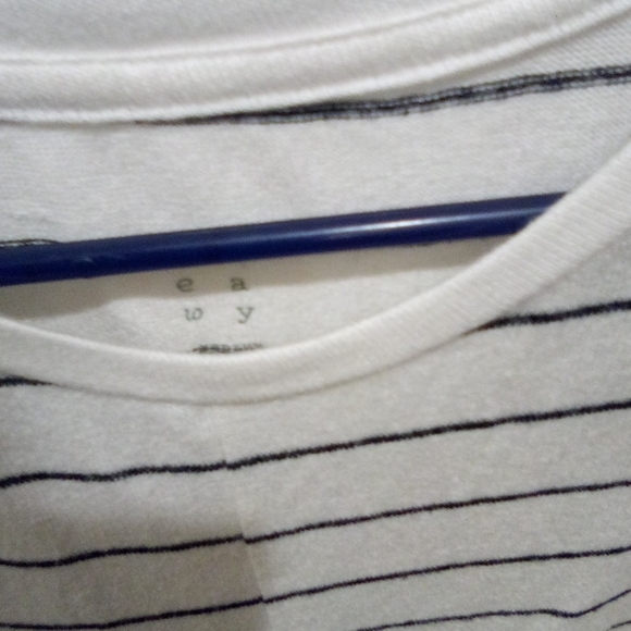 And eawy women's top.  Box 203 - Picture 2 of 3